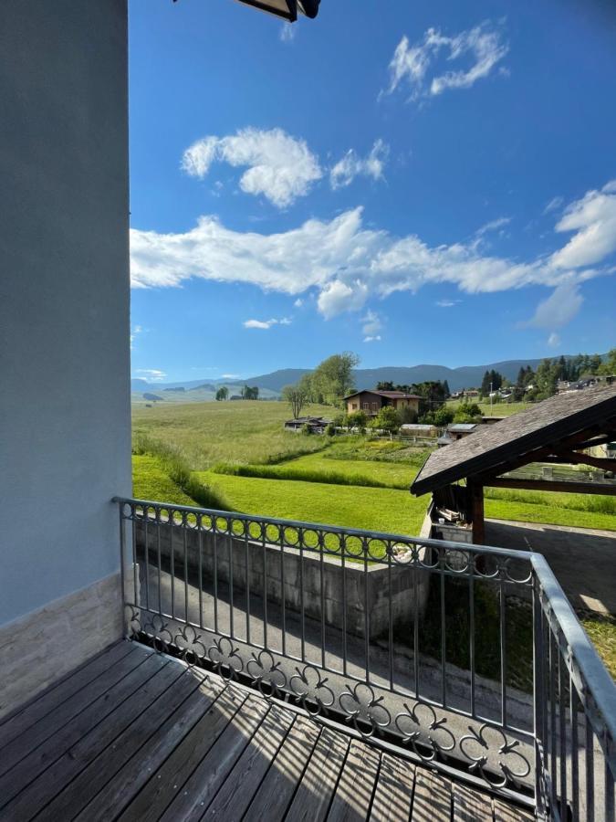 Villa Iris - La Prima Villa Vacanze Nell'Altopiano アジアーゴ エクステリア 写真